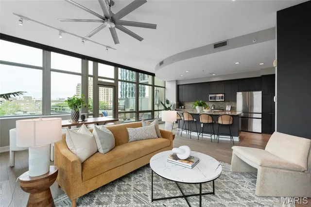 $655,000 | 4909 Laclede Avenue, Unit 701, St. Louis, MO 63108