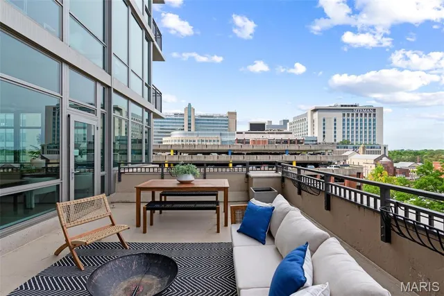 $655,000 | 4909 Laclede Avenue, Unit 701, St. Louis, MO 63108