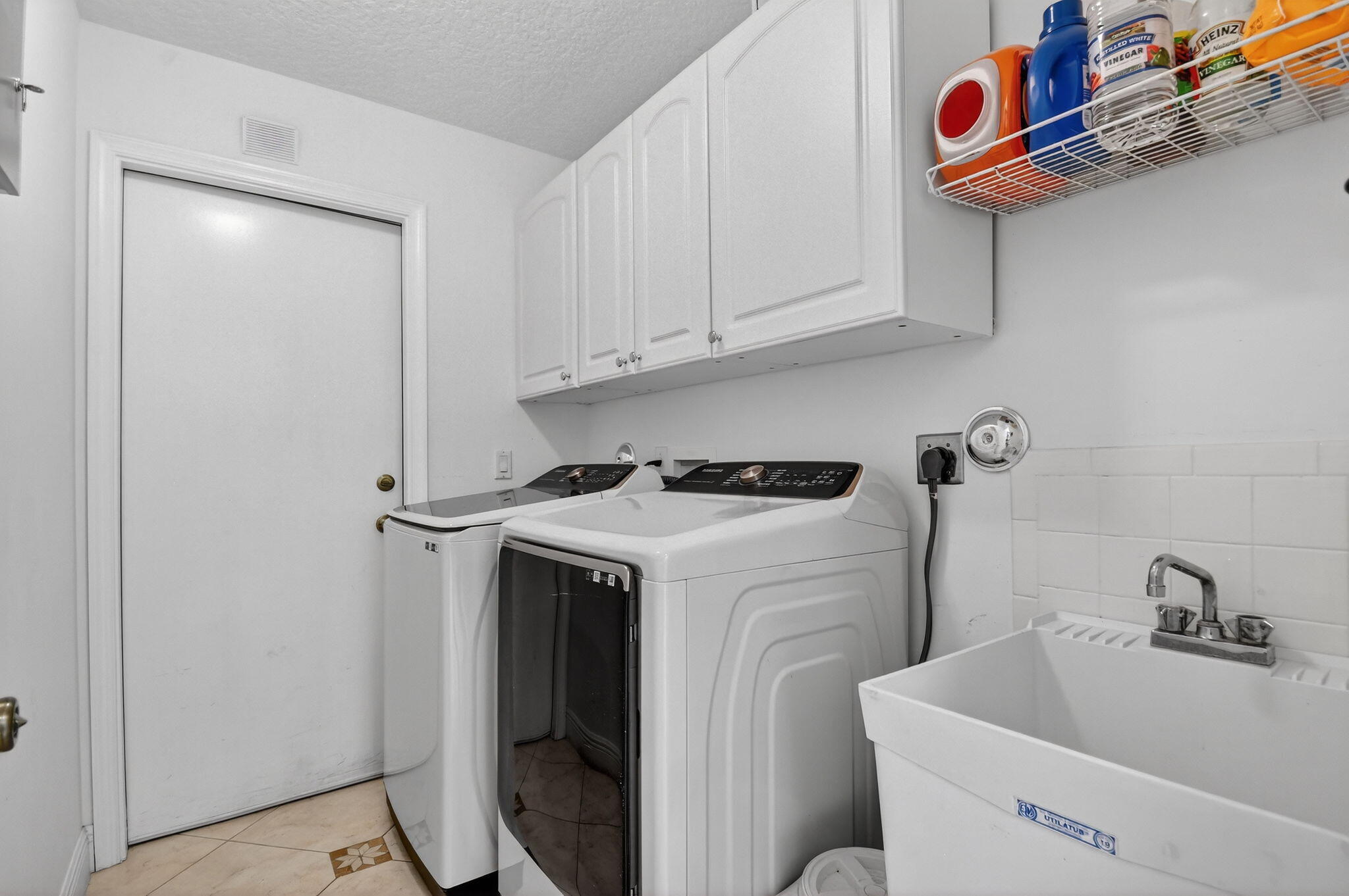 2769 Pointe Circle Greenacres, FL 33413 - Photo 32 of 48 a utility room with dryer and washer