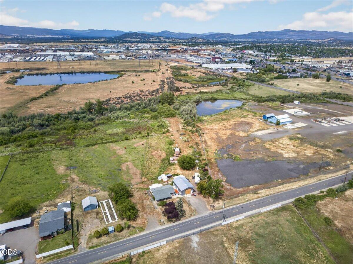 1745 East Gregory Road Central Point, OR 97502 - Photo 17 of 19