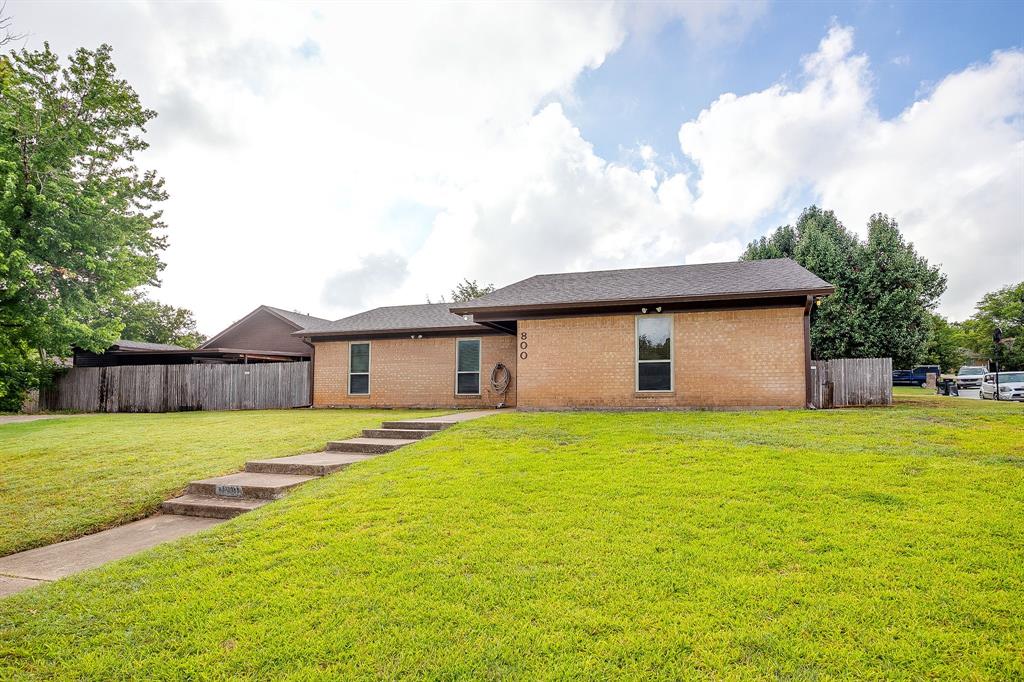 800 Poe Street Azle, TX 76020 - Photo 2 of 31