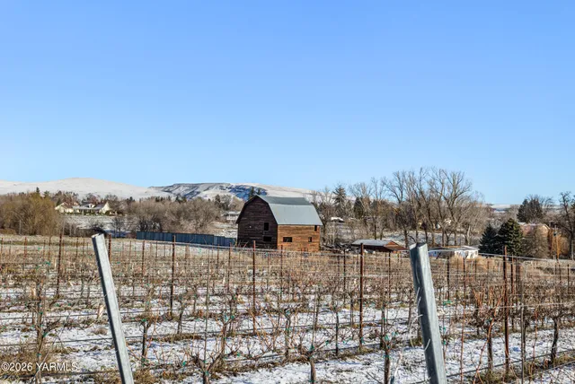 $649,900 | 423 Lancaster Road, Selah, WA 98942