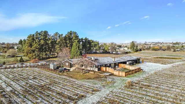 $649,900 | 423 Lancaster Road, Selah, WA 98942