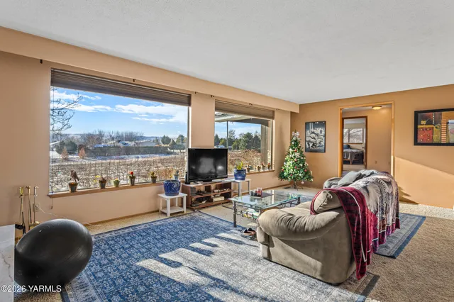 $649,900 | 423 Lancaster Road, Selah, WA 98942