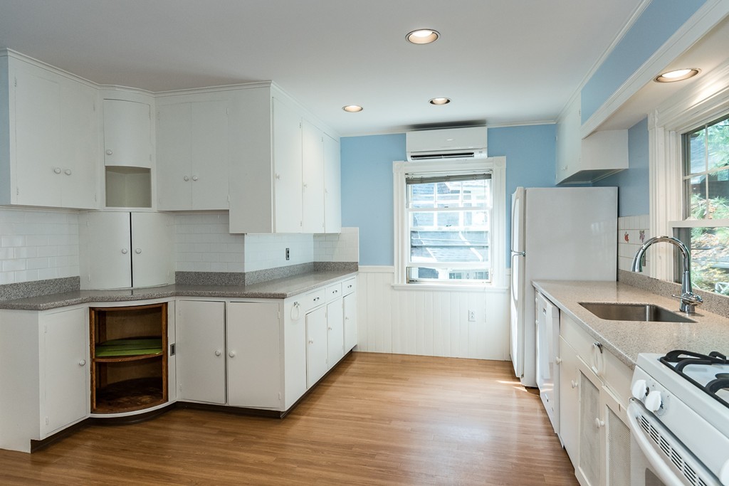 62 Circuit Road Brookline, MA 02467 - Photo 11 of 21