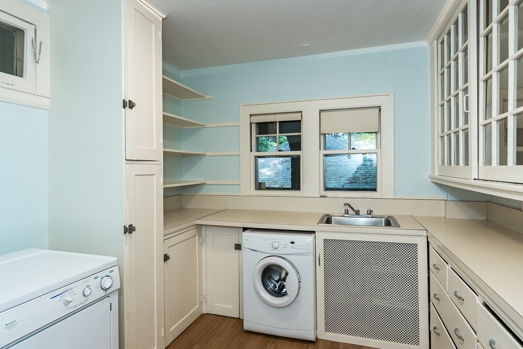 62 Circuit Road Brookline, MA 02467 - Photo 13 of 21