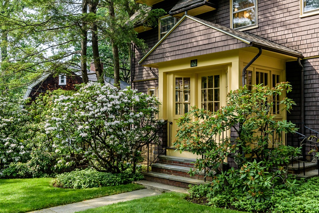 62 Circuit Road Brookline, MA 02467 - Photo 3 of 21