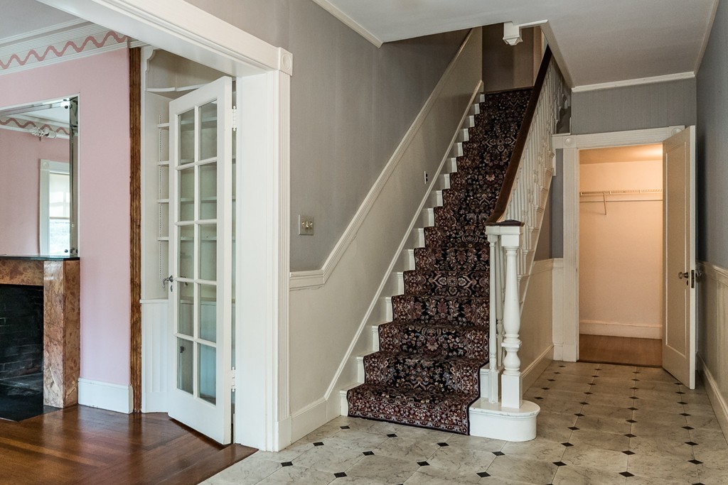 62 Circuit Road Brookline, MA 02467 - Photo 4 of 21