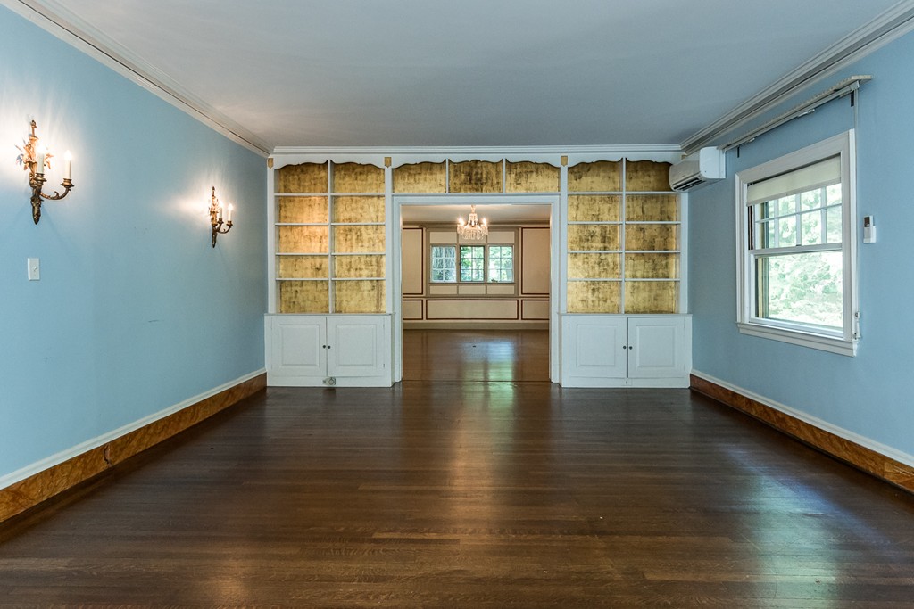 62 Circuit Road Brookline, MA 02467 - Photo 7 of 21