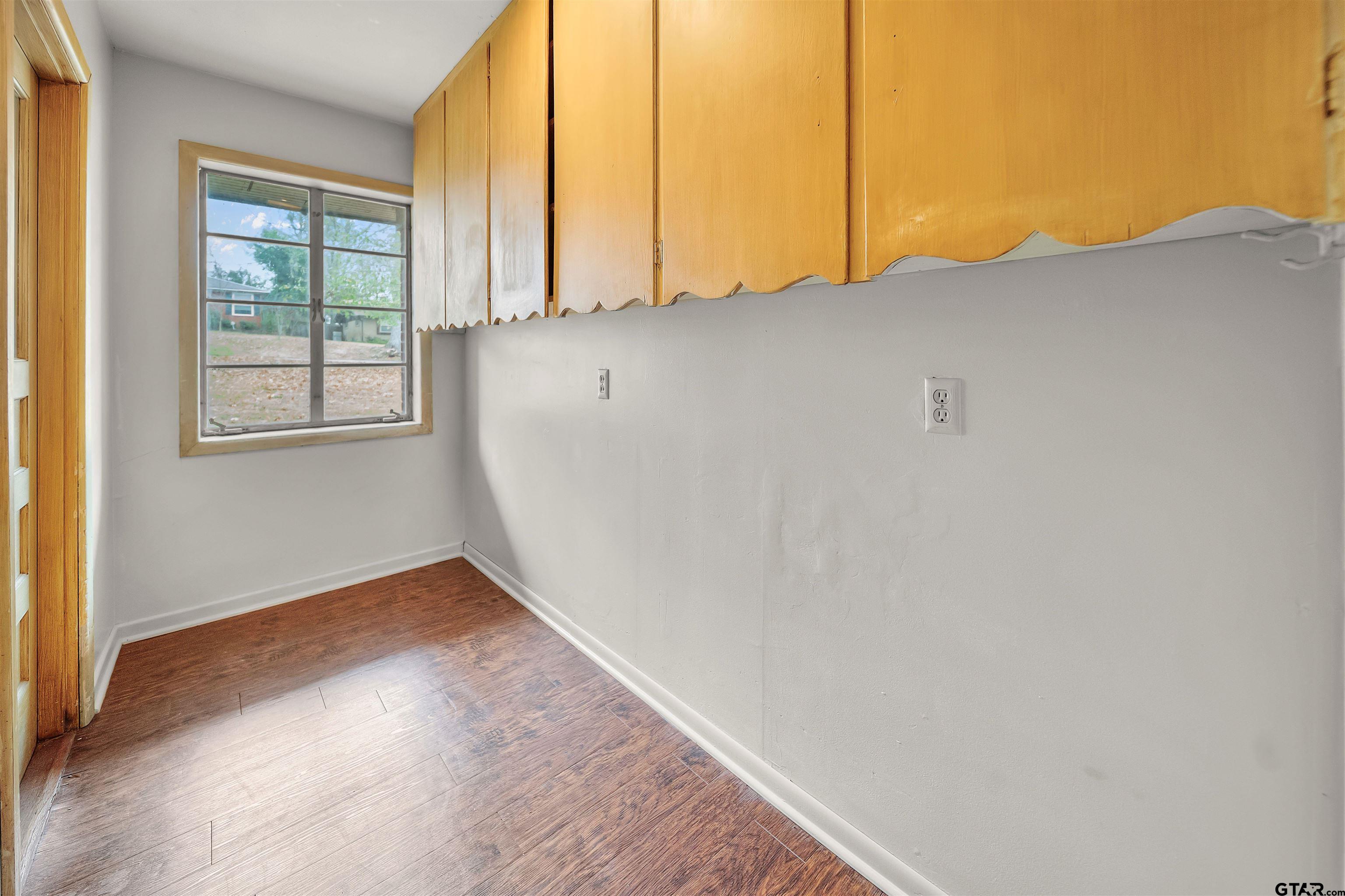 2521 Pounds Tyler, TX 75701 - Photo 29 of 40 an empty room with a window