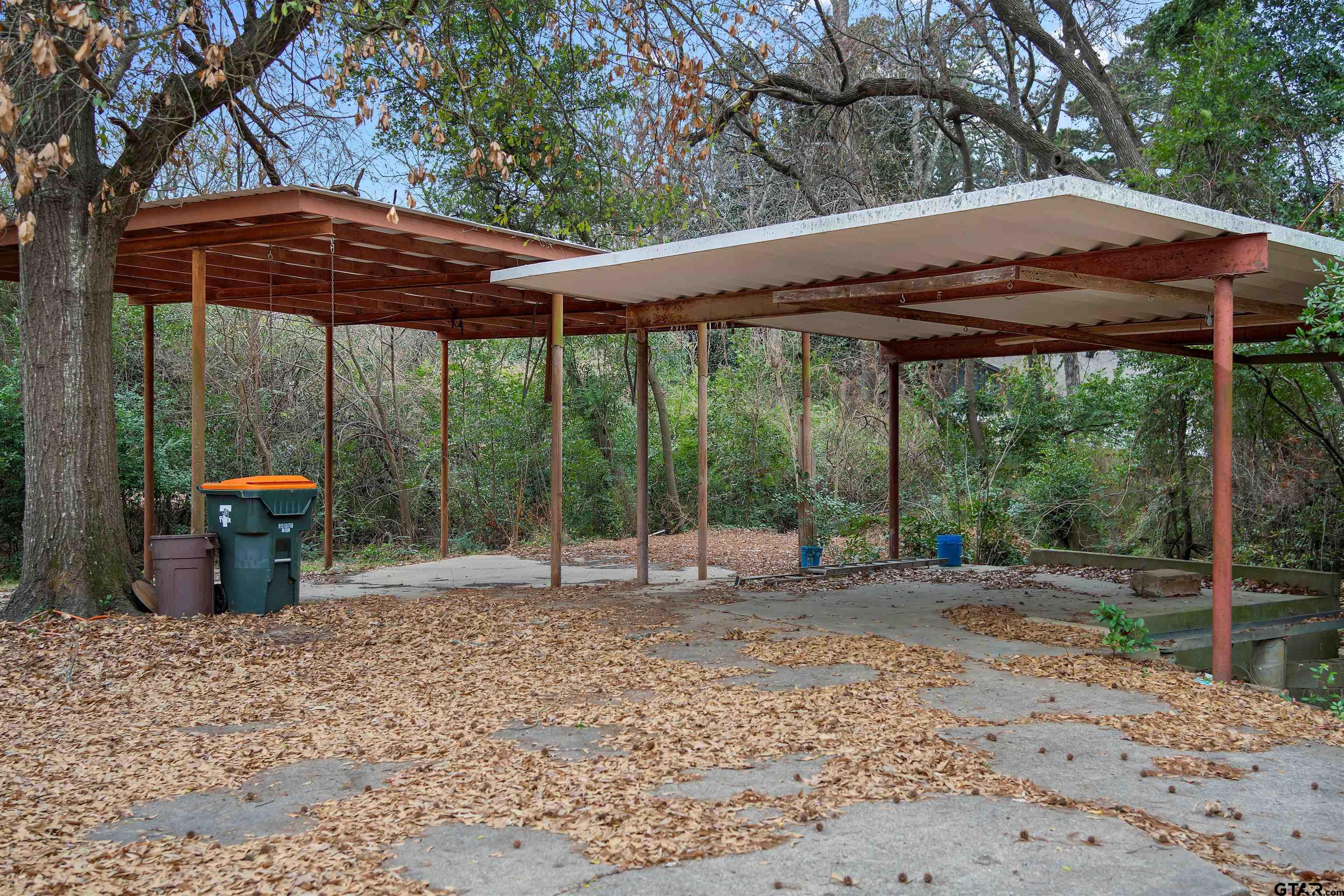 2521 Pounds Tyler, TX 75701 - Photo 36 of 40 a backyard of a house with a table and chairs