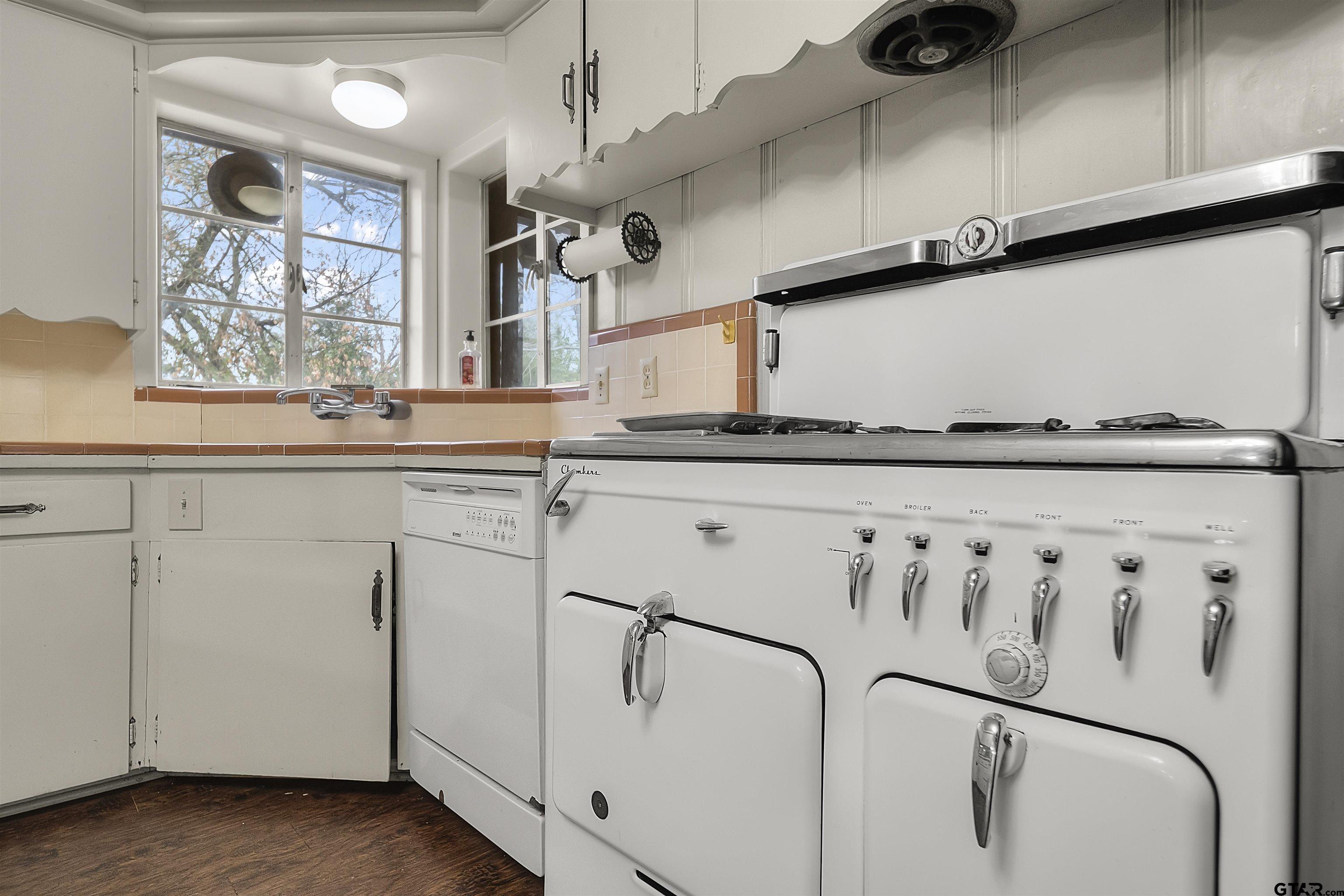 2521 Pounds Tyler, TX 75701 - Photo 7 of 40 a kitchen with granite countertop white cabinets and white appliances