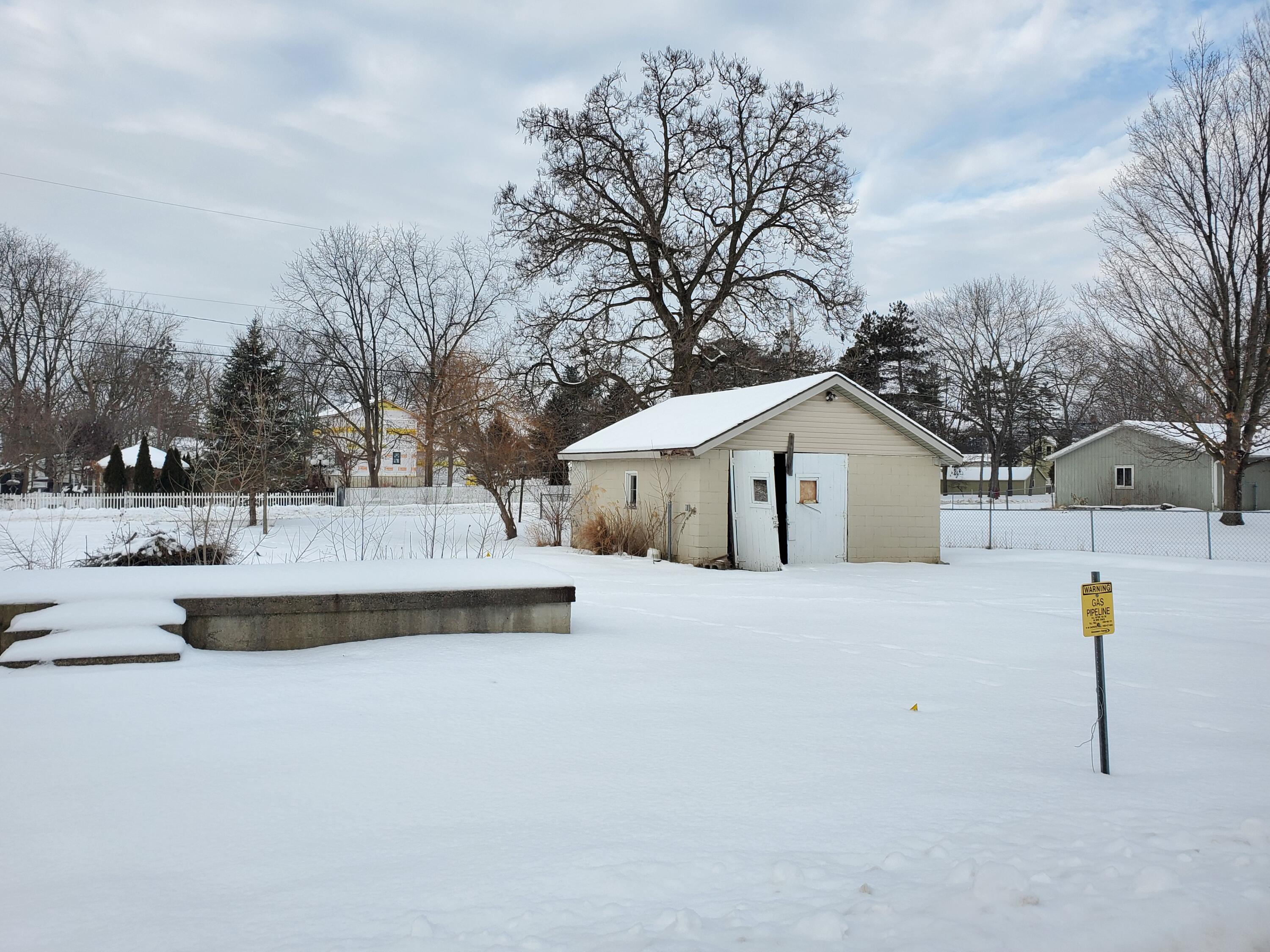 222 South Division Street Lowell, MI 49331 - Photo 2 of 5 20220208_095226