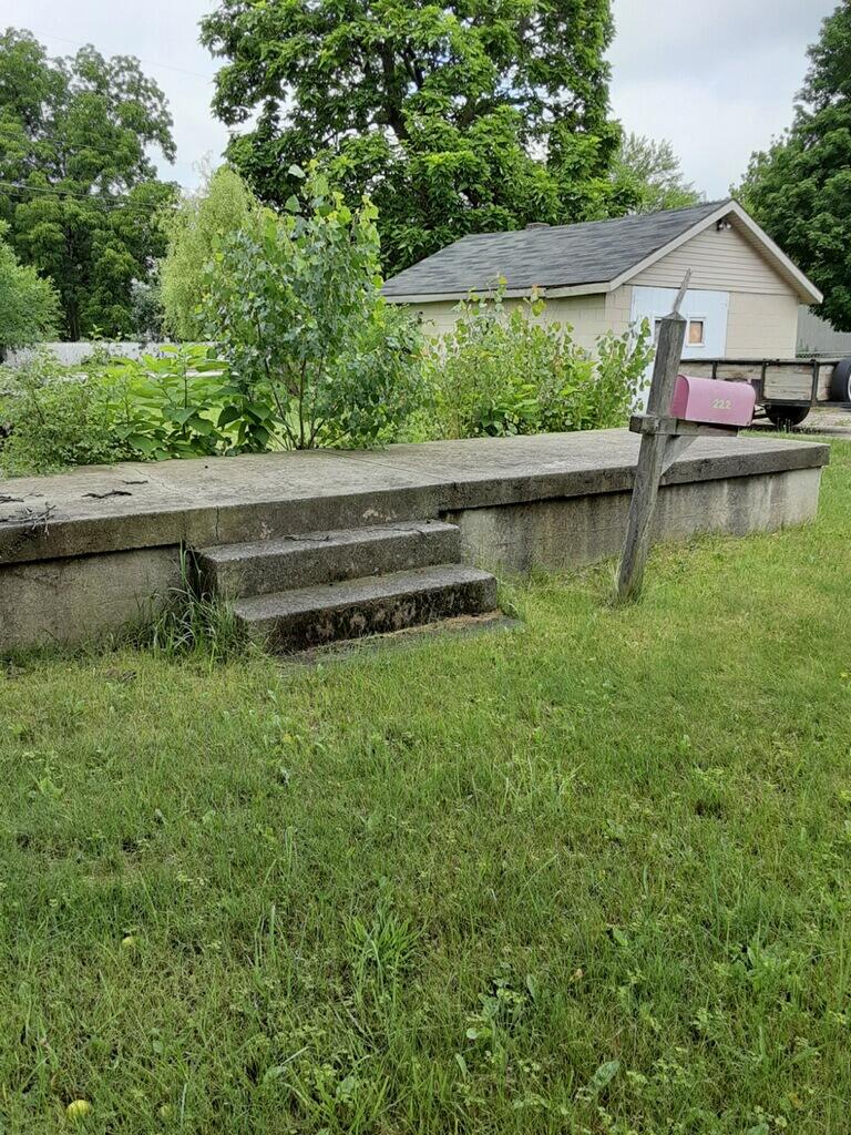 222 South Division Street Lowell, MI 49331 - Photo 3 of 5 IMG_9943