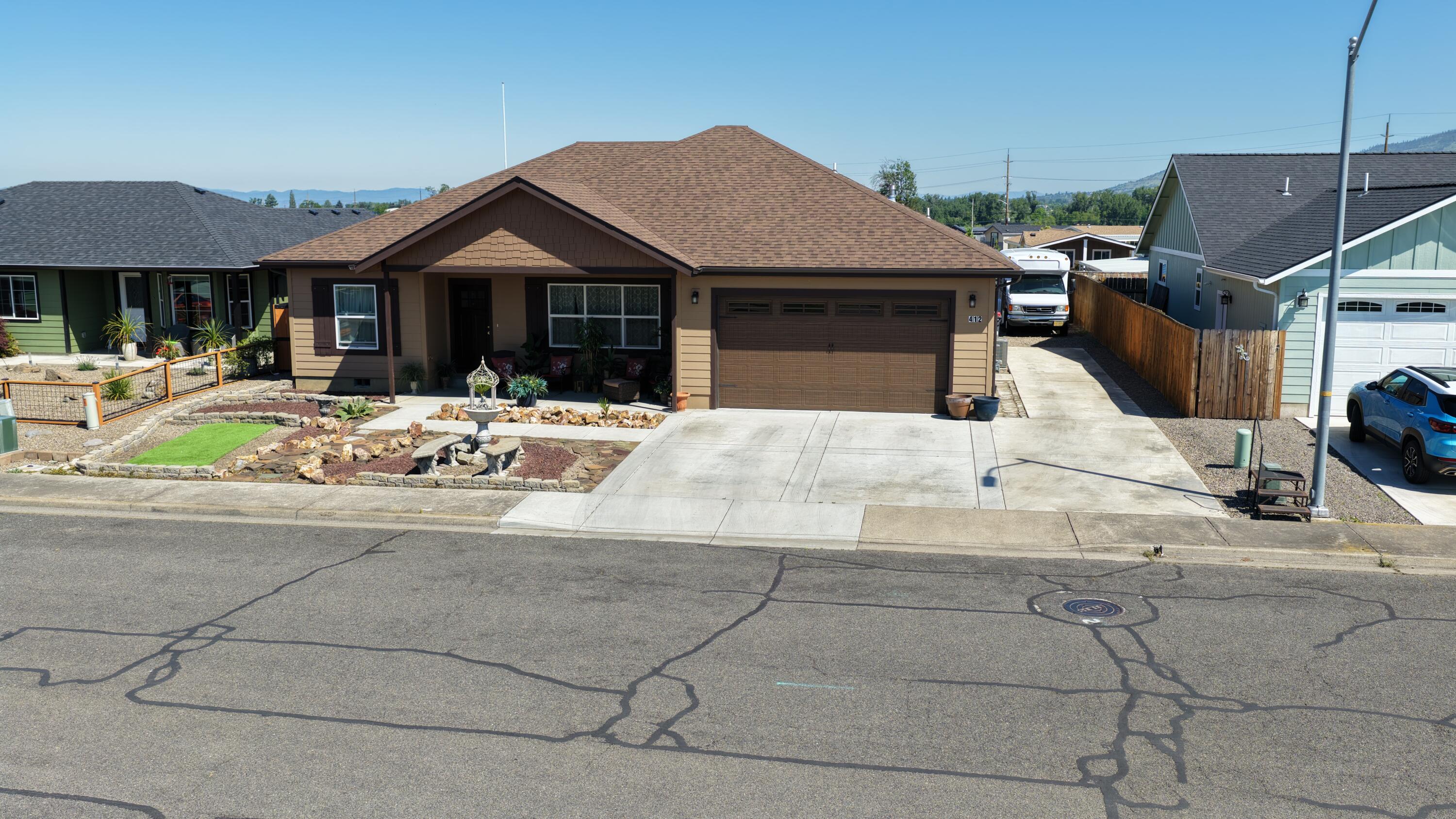 412 Barnum Drive Phoenix, OR 97535 - Photo 30 of 34 Front view