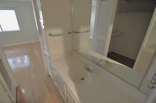 $1,750 | 7205 Waldon Drive, Unit L204, Austin, TX 78750