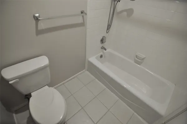 $1,750 | 7205 Waldon Drive, Unit L204, Austin, TX 78750