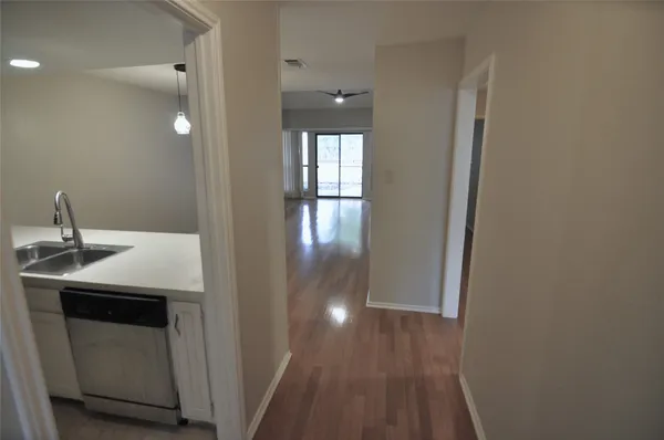 $1,750 | 7205 Waldon Drive, Unit L204, Austin, TX 78750