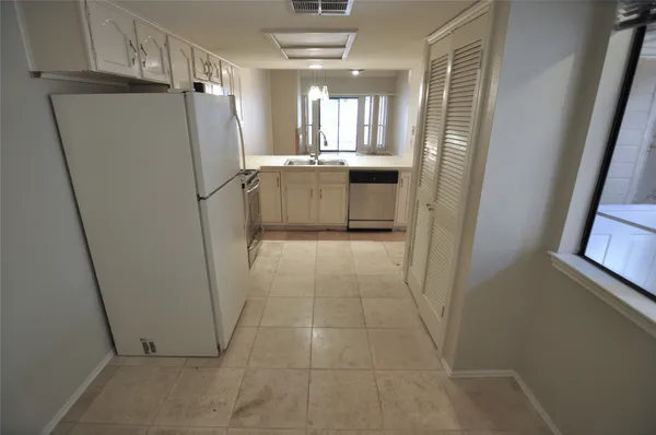 $1,750 | 7205 Waldon Drive, Unit L204, Austin, TX 78750