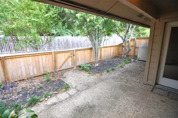 $1,750 | 7205 Waldon Drive, Unit L204, Austin, TX 78750