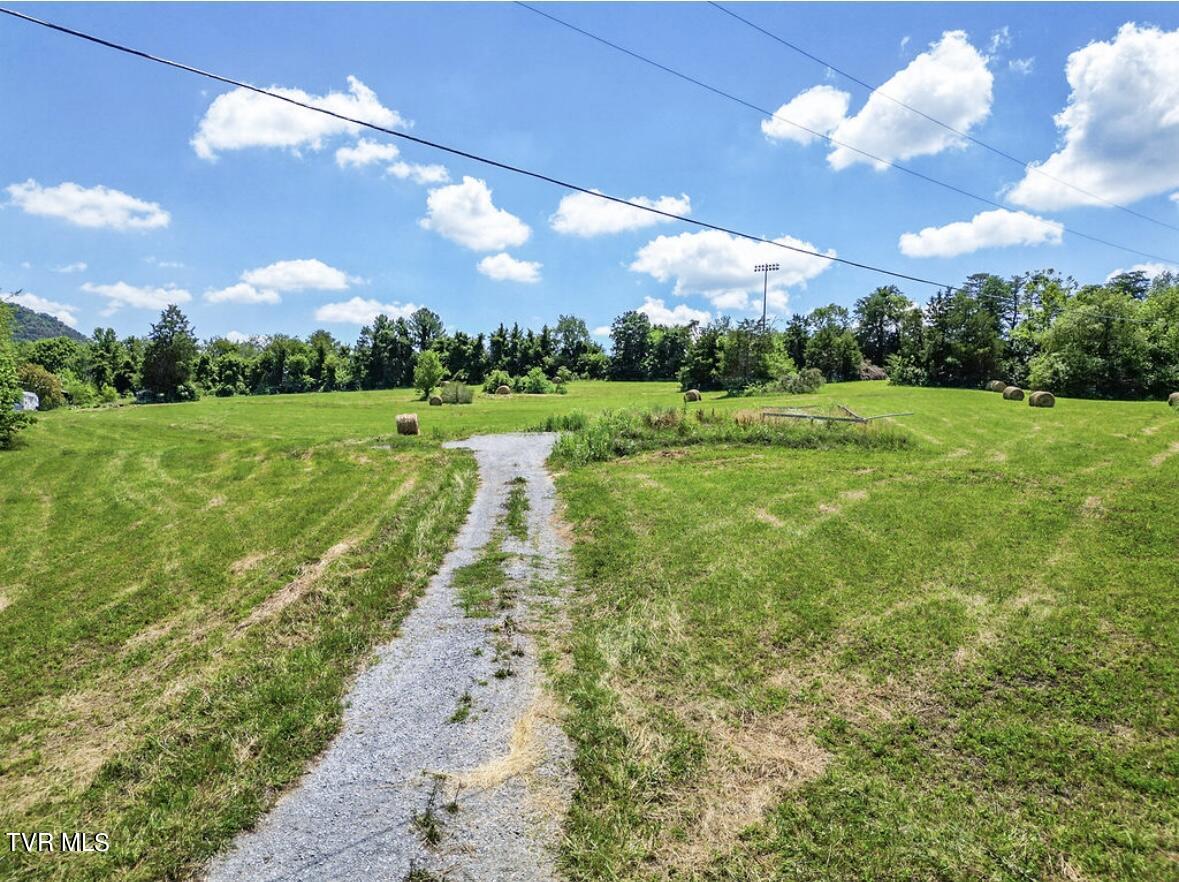 470 Parman Road, Unit 3R1 Greeneville, TN 37743 - Photo 9 of 15 Driveway of 470 Parman