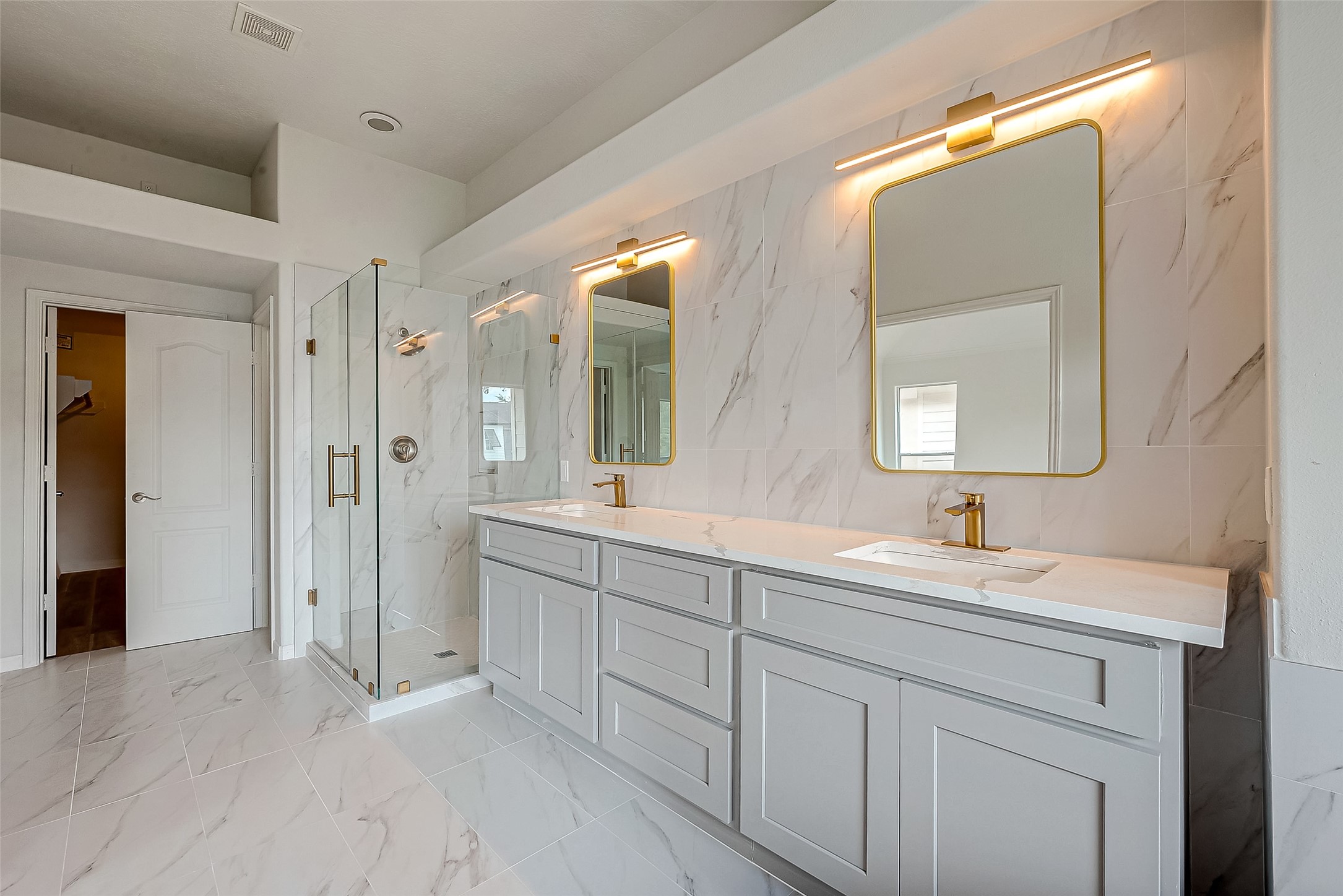 2150 Stacy Knoll Houston, TX 77008 - Photo 1 of 40