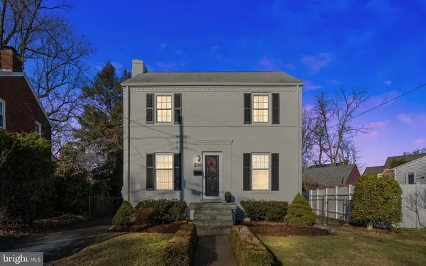 $3,700 | 300 South Garfield Street, Arlington, VA 22204