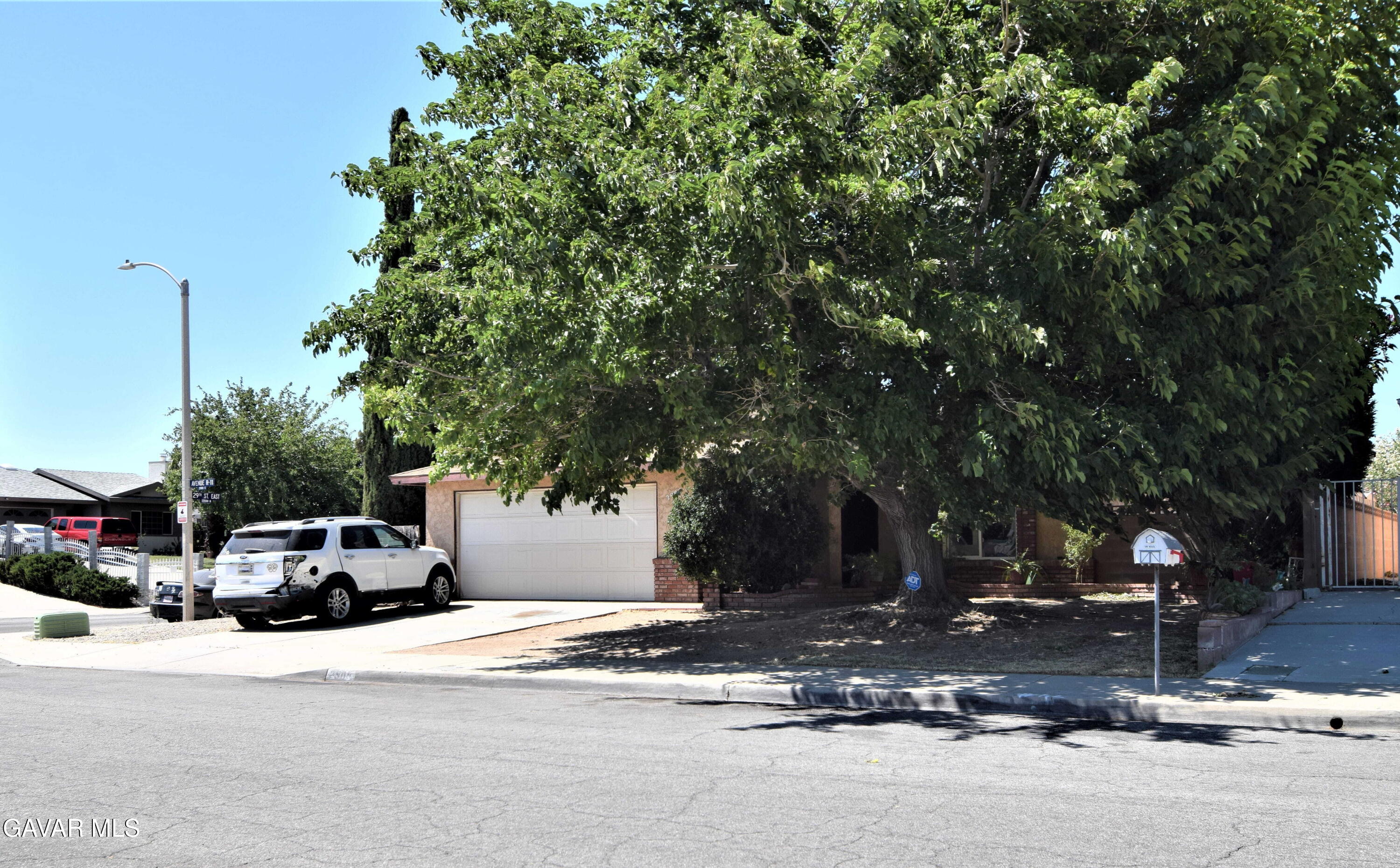 2905 East Ave R-11 Palmdale, CA 93550 - Photo 4 of 29 003