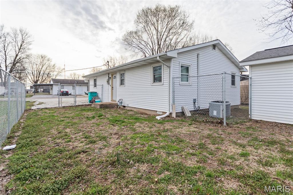 608 Brant Street Pleasant Hill, IL 62366 - Photo 27 of 48
