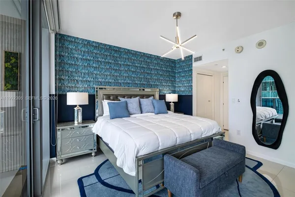 $5,000 | 200 Biscayne Blvd Way, Unit 3311, Miami, FL 33131
