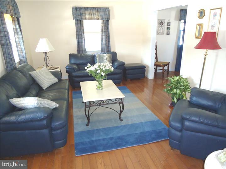 161 Silver Springs Road Phoenixville, PA 19460 - Photo 6 of 20 Living Room