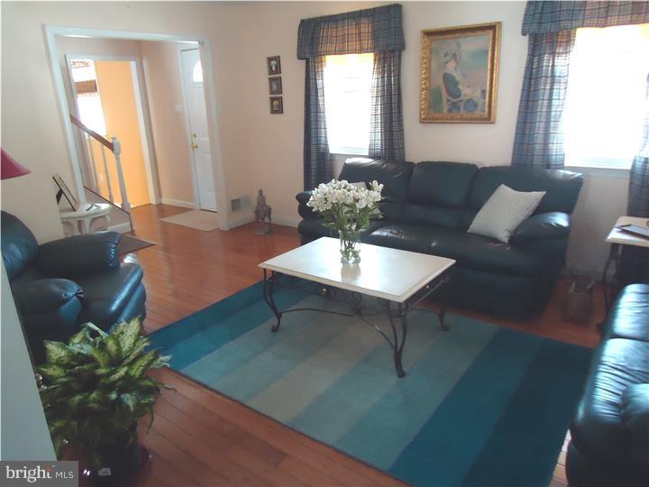 161 Silver Springs Road Phoenixville, PA 19460 - Photo 7 of 20 Living Room