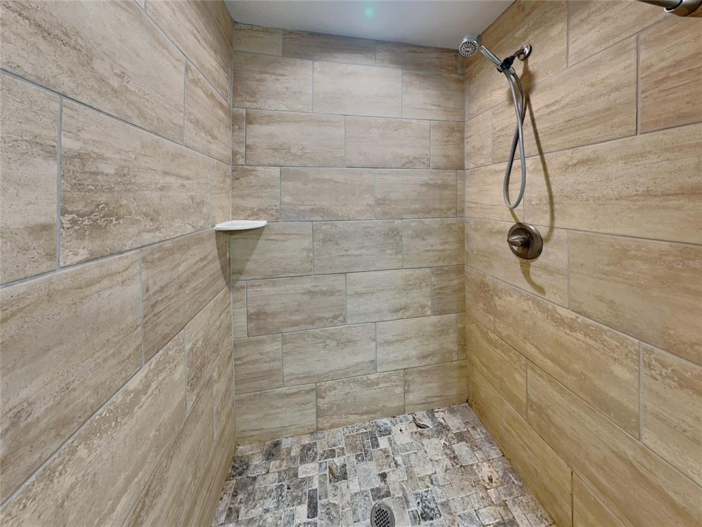 904 West Rum Place Dunnellon, FL 34434 - Photo 10 of 15 a bathroom with a shower