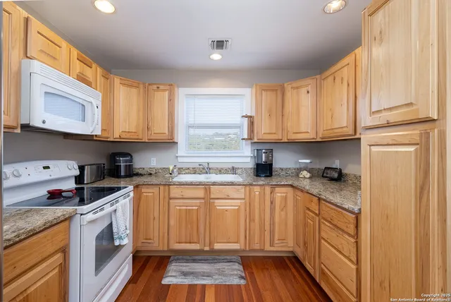 $937,900 | 42 Tower Road, Boerne, TX 78006