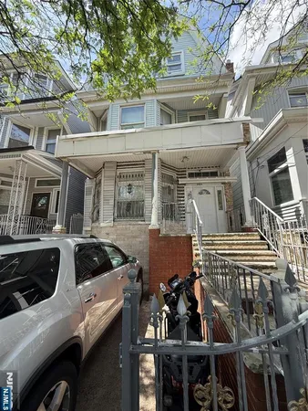 a view of a car park in front of house