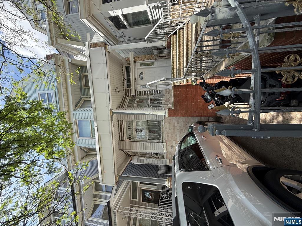 a view of a car park in front of house