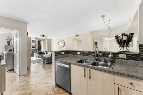 $495,000 | 1801 North Flagler Drive, Unit 235, West Palm Beach, FL 33407