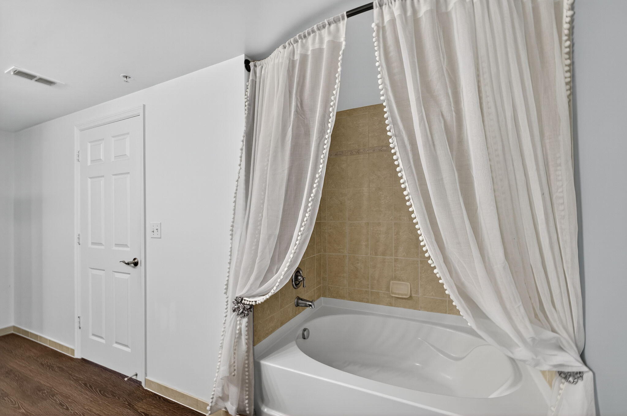 4907 Midtown Lane, Unit 1314 Palm Beach Gardens, FL 33418 - Photo 22 of 57 a bathroom with a bathtub