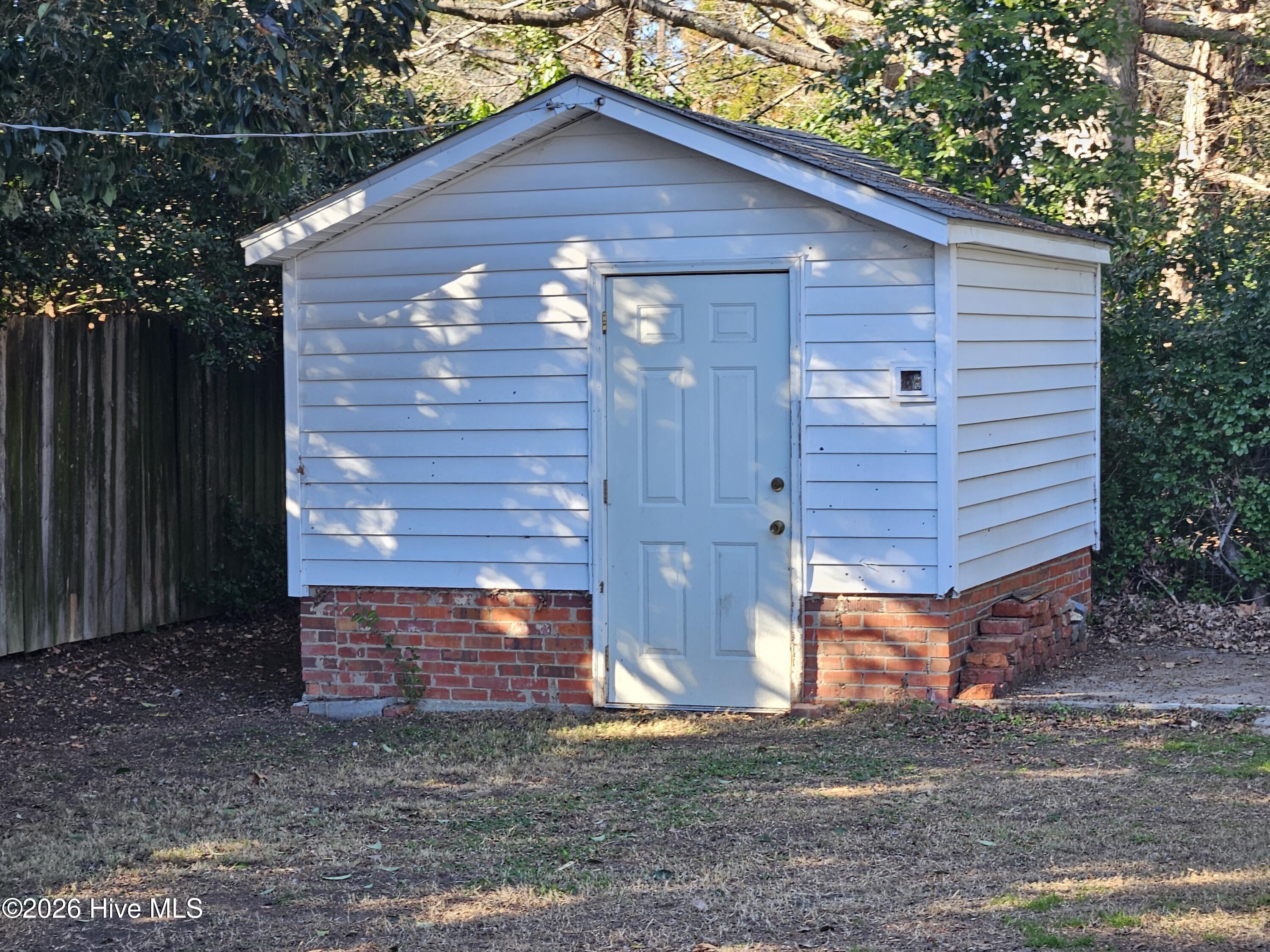 511 Balsey Street Clinton, NC 28328 - Photo 6 of 25 511 Balsey Street 3