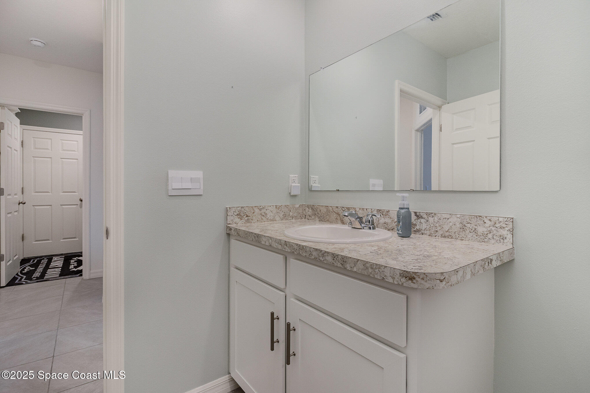 1703 Farmhouse Road Southeast Palm Bay, FL 32909 - Photo 21 of 30 Guest Bath