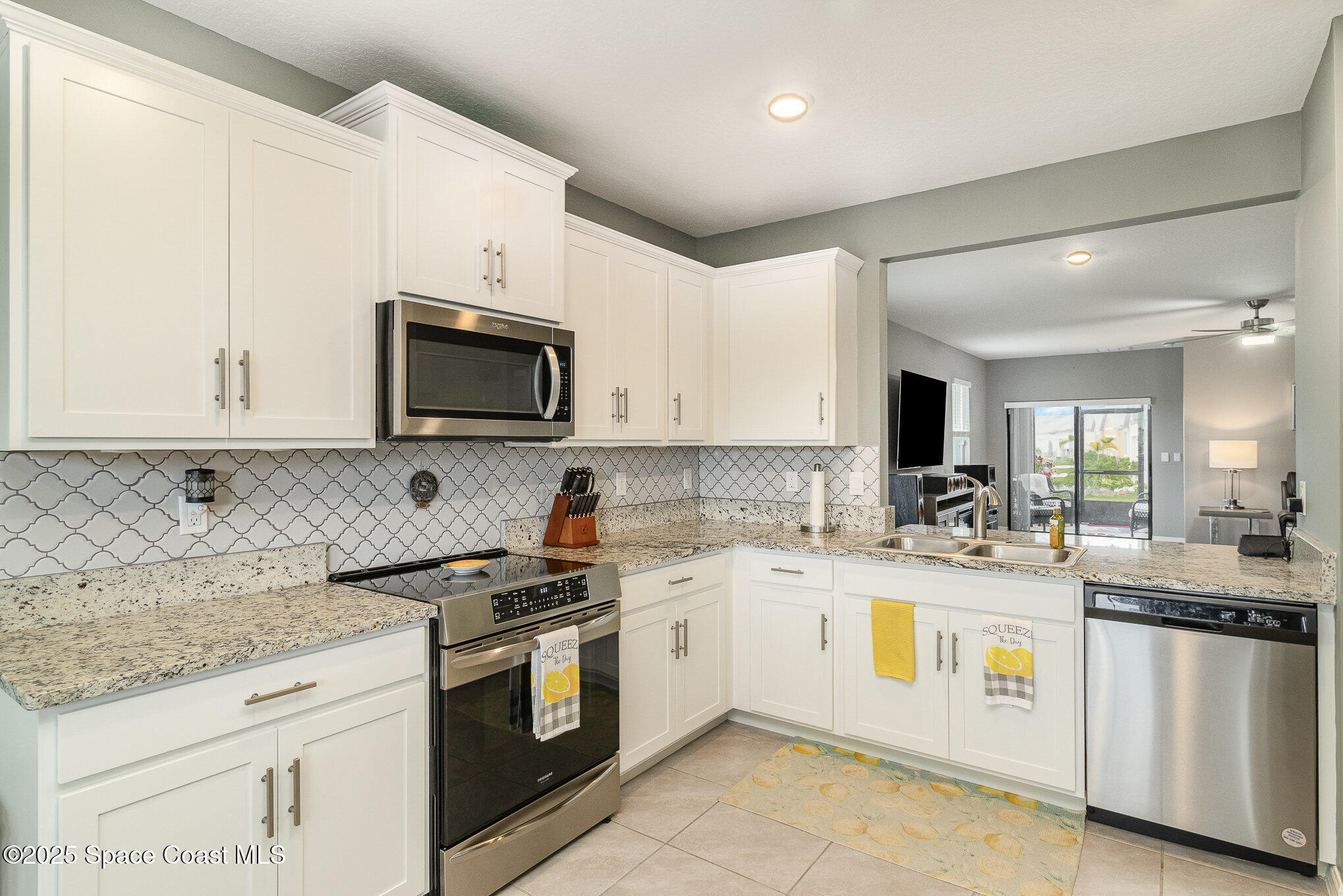 1703 Farmhouse Road Southeast Palm Bay, FL 32909 - Photo 4 of 30 Kitchen