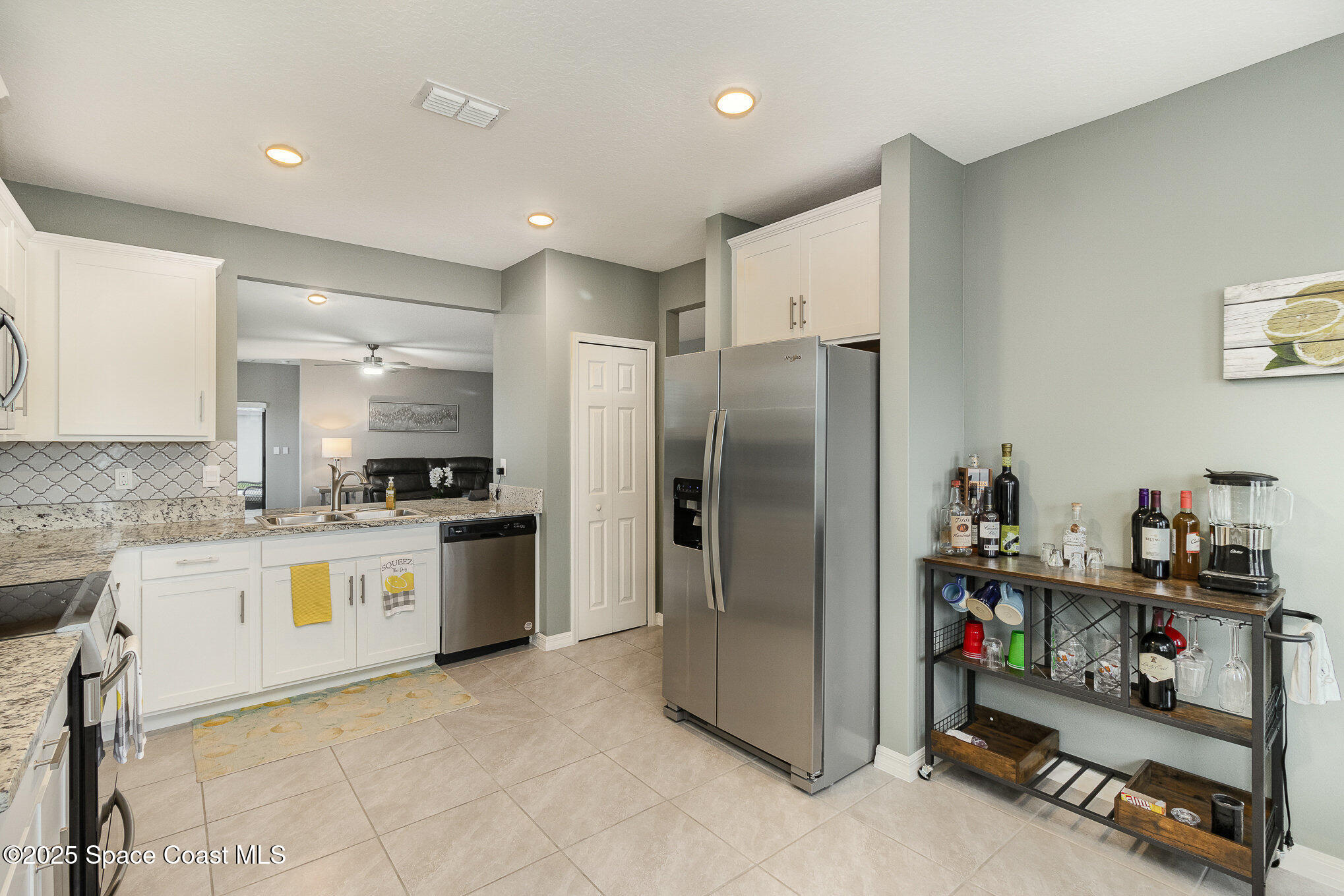 1703 Farmhouse Road Southeast Palm Bay, FL 32909 - Photo 5 of 30 Kitchen