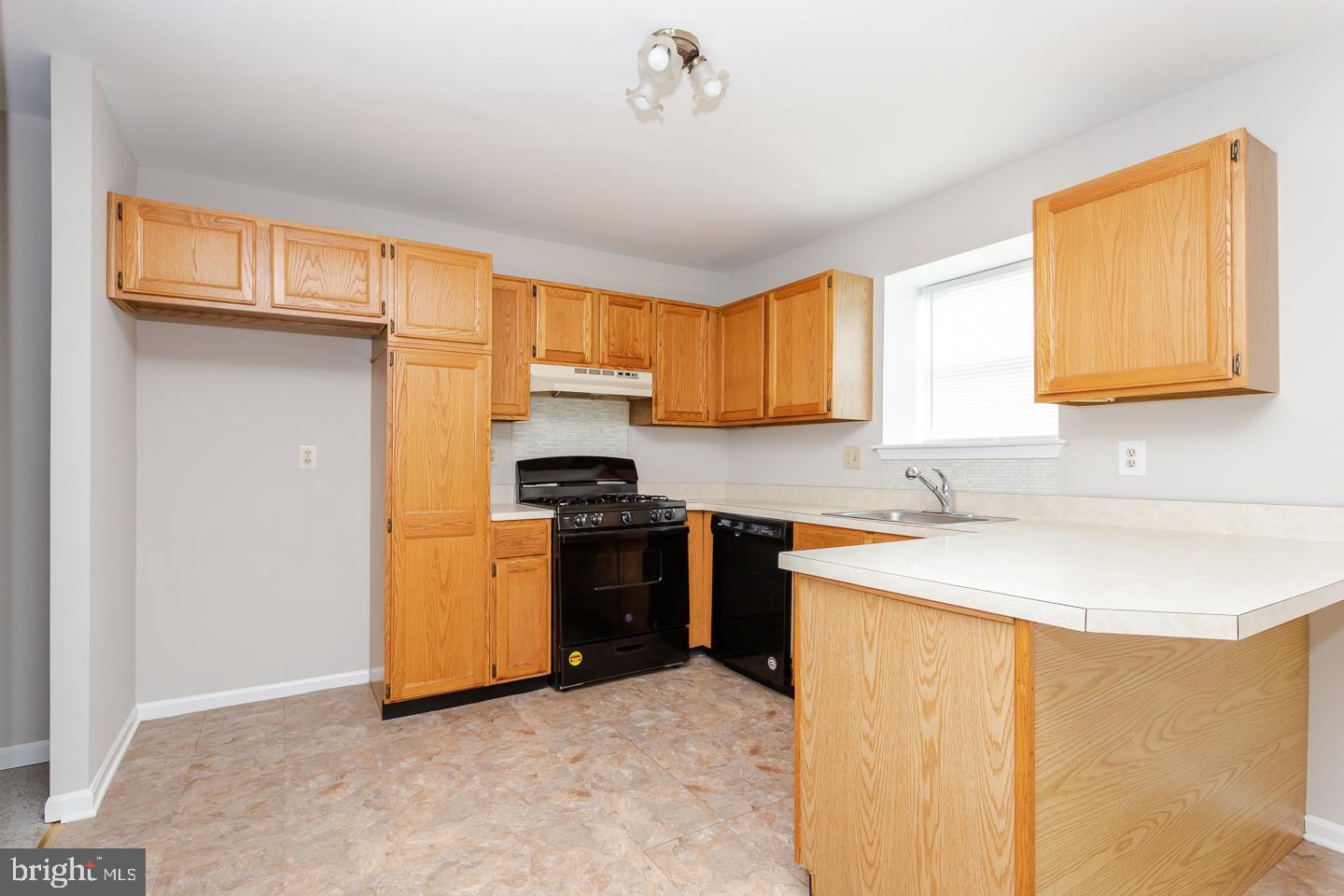 325 Scola Road Brookhaven, PA 19015 - Photo 9 of 35 Gallery Image 9