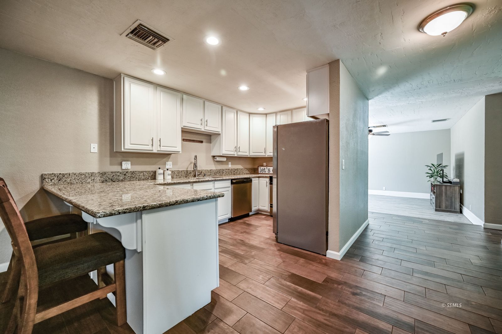 229 South Broadway Street Ridgecrest, CA 93555 - Photo 11 of 40