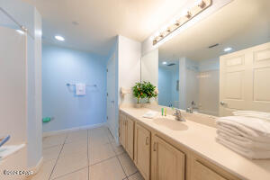 12011 Front Beach Road, Unit 1004 Panama City Beach, FL 32407 - Photo 14 of 30 Master Bath