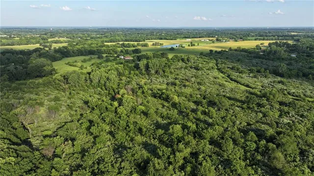 $2,000,000 | 19702 County Road C, Trimble, MO 64492