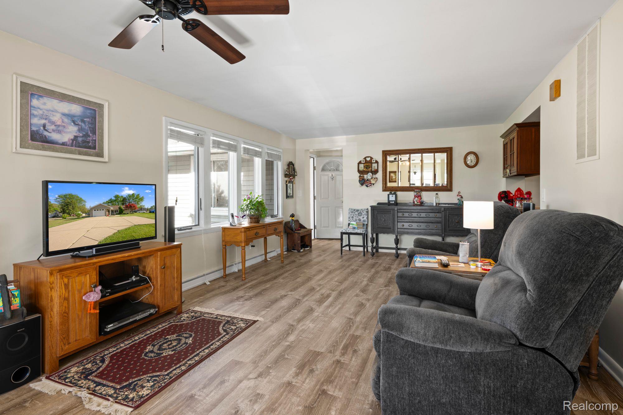 6035 Corunna Road Flint, MI 48532 - Photo 9 of 34 Gallery Image 9