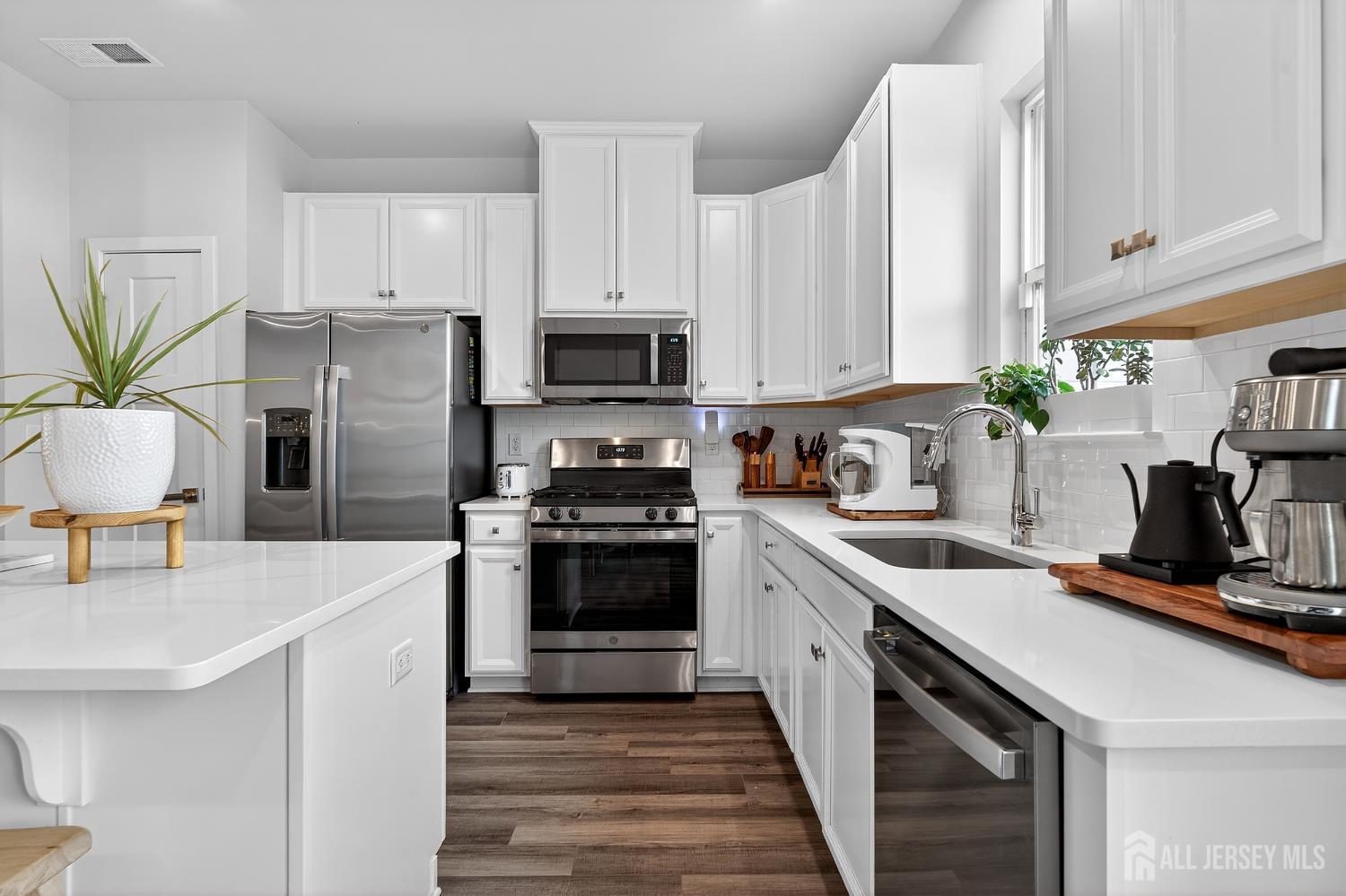 5 Athens Way Cliffwood, NJ 07721 - Photo 12 of 34