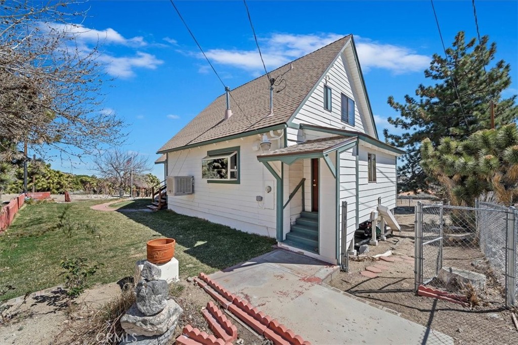 7337 Sequoia Road Wrightwood, CA 92397 - Photo 6 of 52 a front view of a house with garden