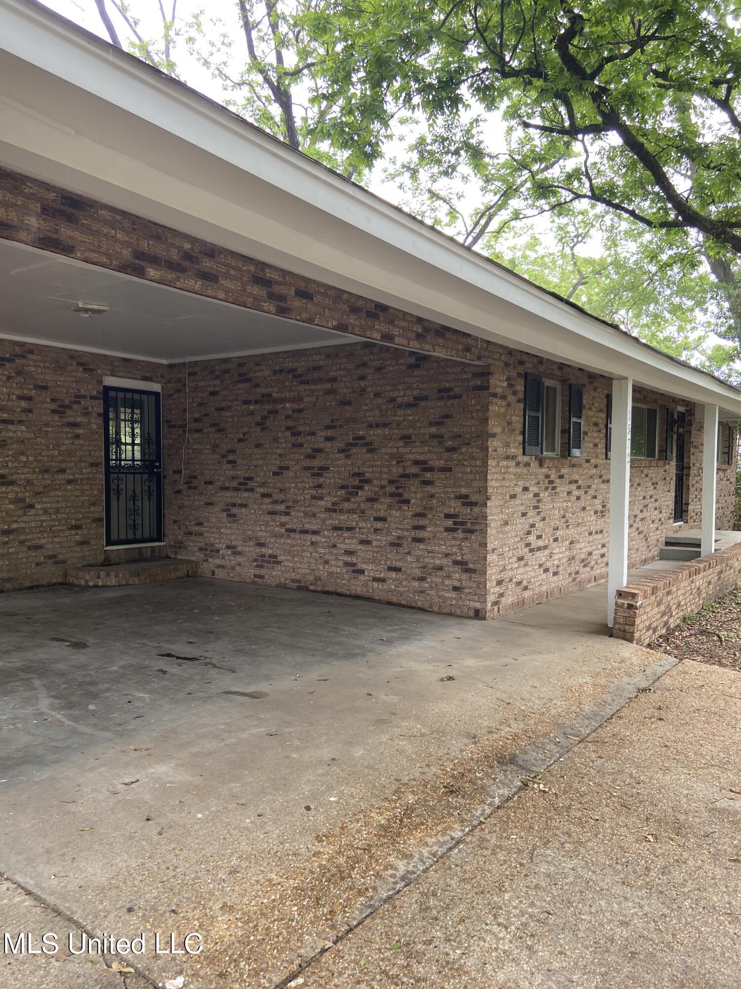 1572 West McDowell Road Jackson, MS 39204 - Photo 1 of 20 IMG_1075